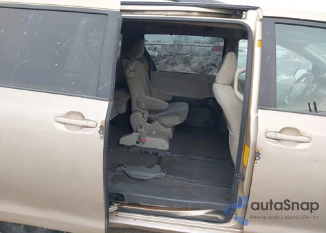 2011 Toyota Sienna Le V6 z USA, uszkodzony, nr VIN 5TDKK3DC1BS141328